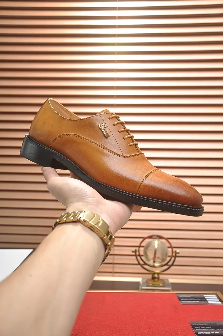 Men's shoes💰500💶Italy's top luxury men's shoe giant (GUCCI) (Gucci) (full cowhide lining) new arrival🍃Original European style🔰 Pleasant to the eye😍In order to make the shoes more durable and non-deformable🌀The production continues to follow traditional methods but there is still no lack of innovation💪Choose original sheepskin for the leather♻️ Smooth and natural And extra bright ⭐Made of imported cowhide, the first choice of rich people 38-45 (45 customized)